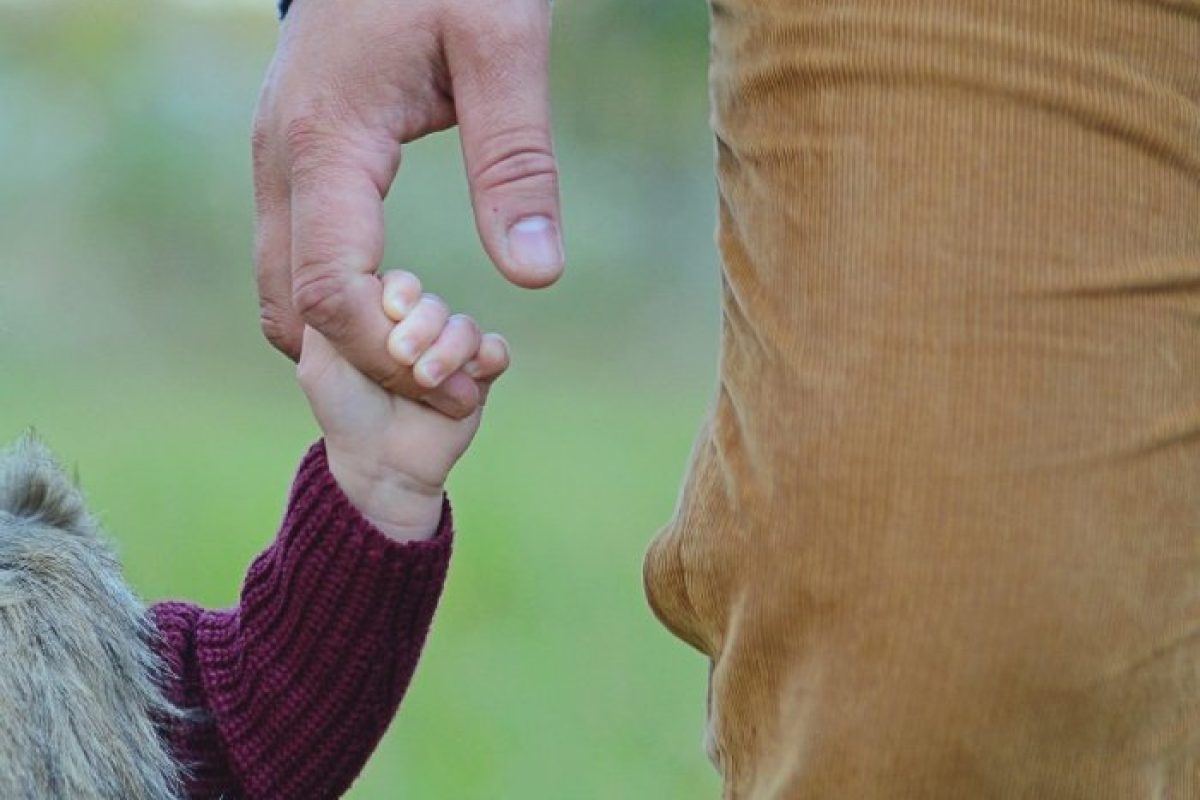father-daughter-1476167_1920-1200x1121